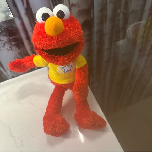 Elmo - Picture 1 of 3